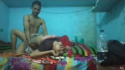 Deshi aunty anal hardly fucked by young boy