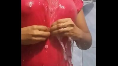 Tamilxxx teen nude bathing video under shower