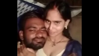 Indian village aunty kissing leaked mms sex scandal