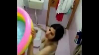 Desi xnxx brother records her beauty sister nude bathing secretly